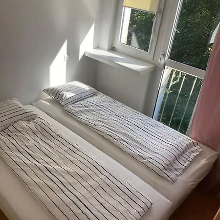 Al I Armii Wojska Polskiego 18-7 Hotel *